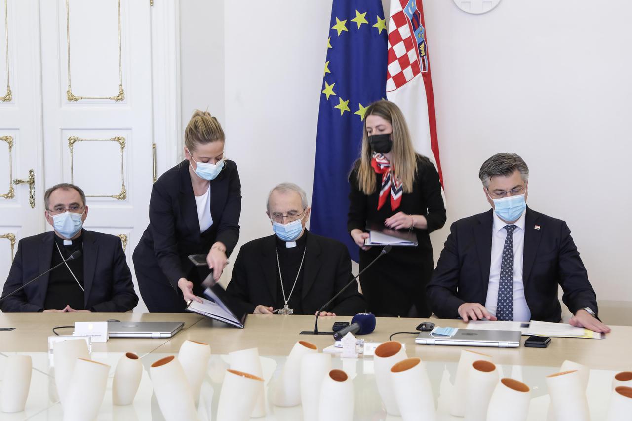 Andrej Plenković i Želimir Puljić potpisali Ugovor o Caritasu Katoličke Crkve u Hrvatskoj