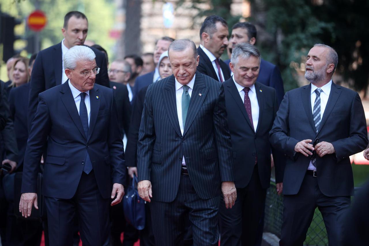 Erdogan dočekan uz najviše počasti ispred zgrade Predsjedništva BiH