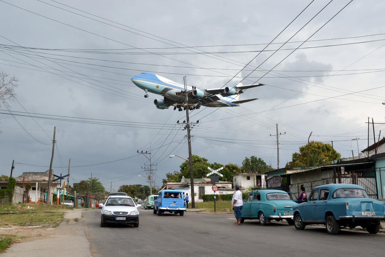 Air Force One iznad Havane