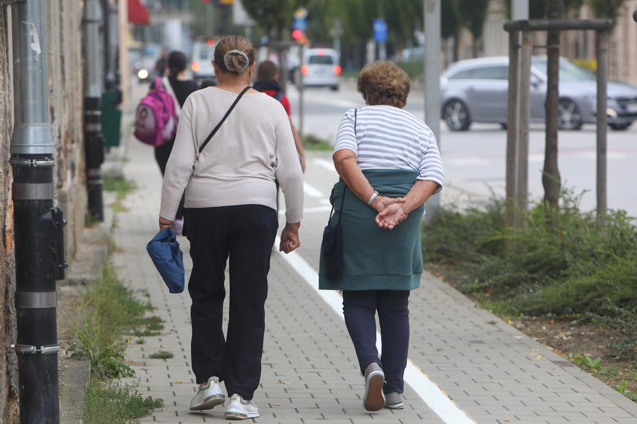 Karlovac: Umirovljenici u šetnji