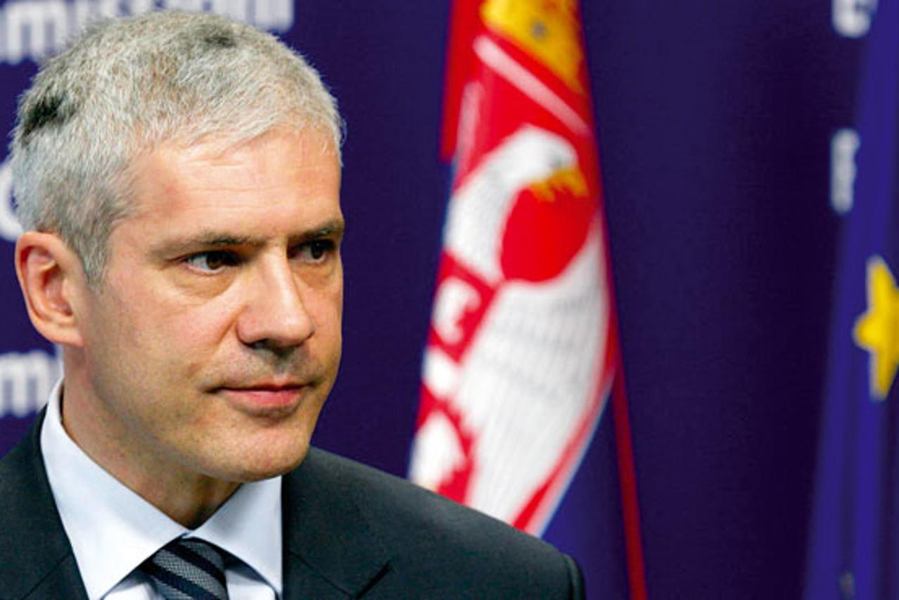 \'Serbian President Boris Tadic listens to questions during a media conference at EU Headquarters in Brussels, Wednesday Sept. 3, 2008. Serbia\'s pro-Western government is urging Serbian lawmakers to 