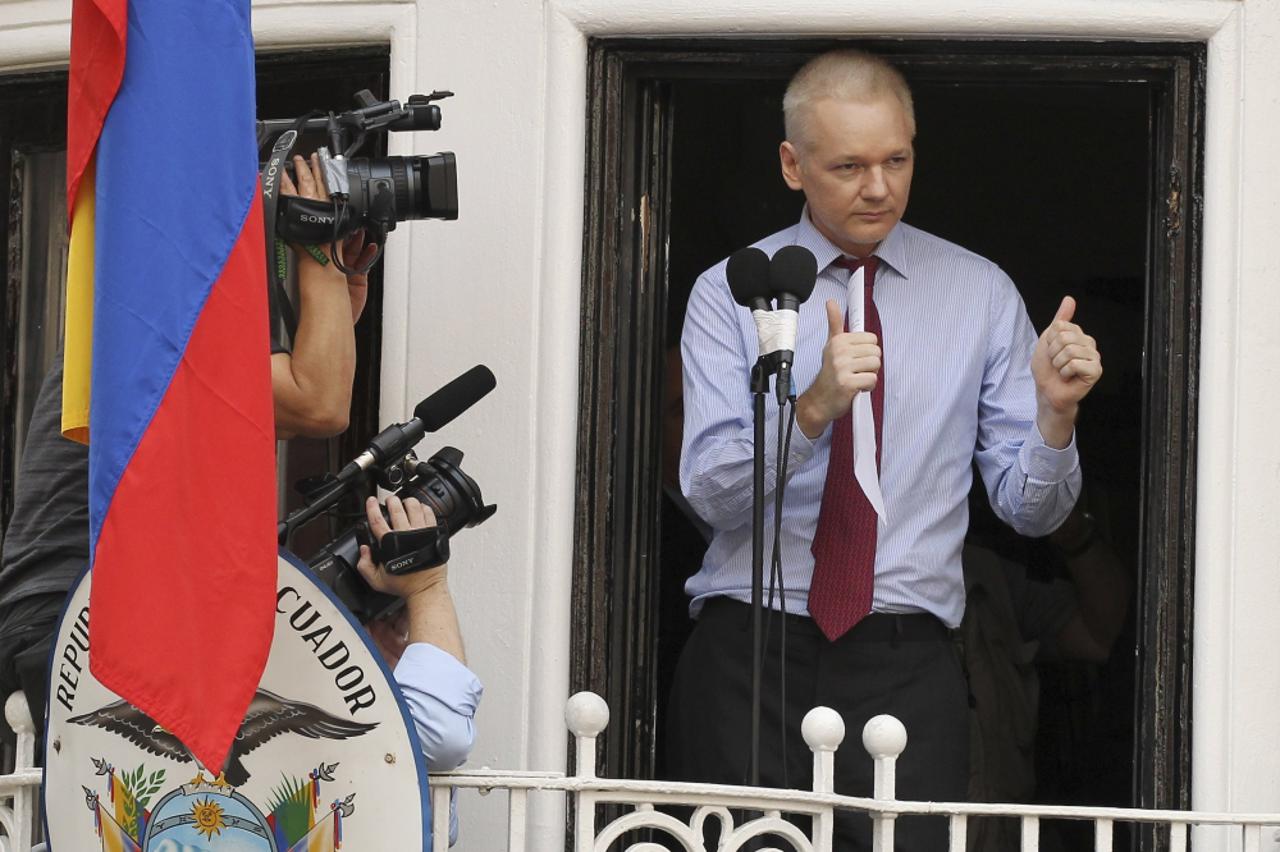 Julian Assange (1)
