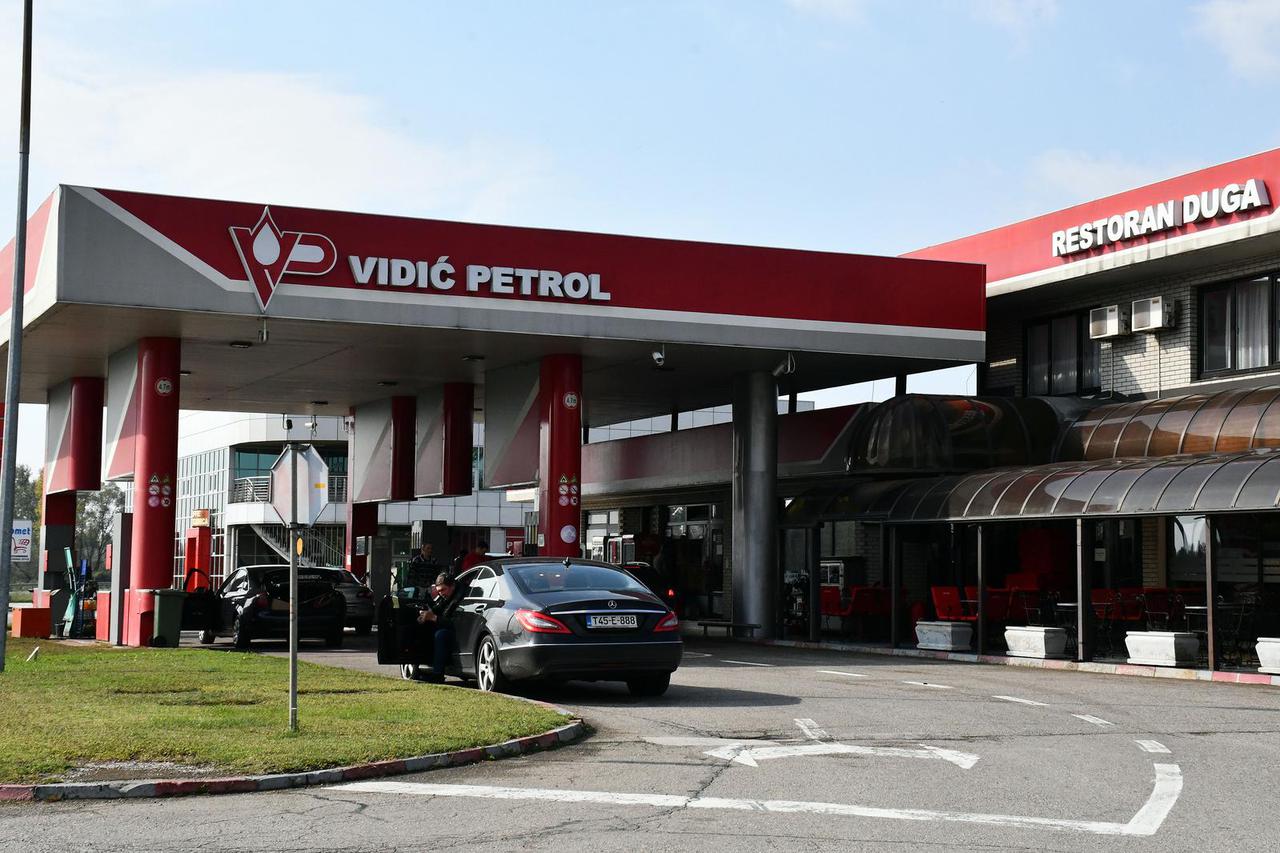Bosanski Brod: Po jeftinije gorivo Hrvati odlaze na crpke u susjednu državu