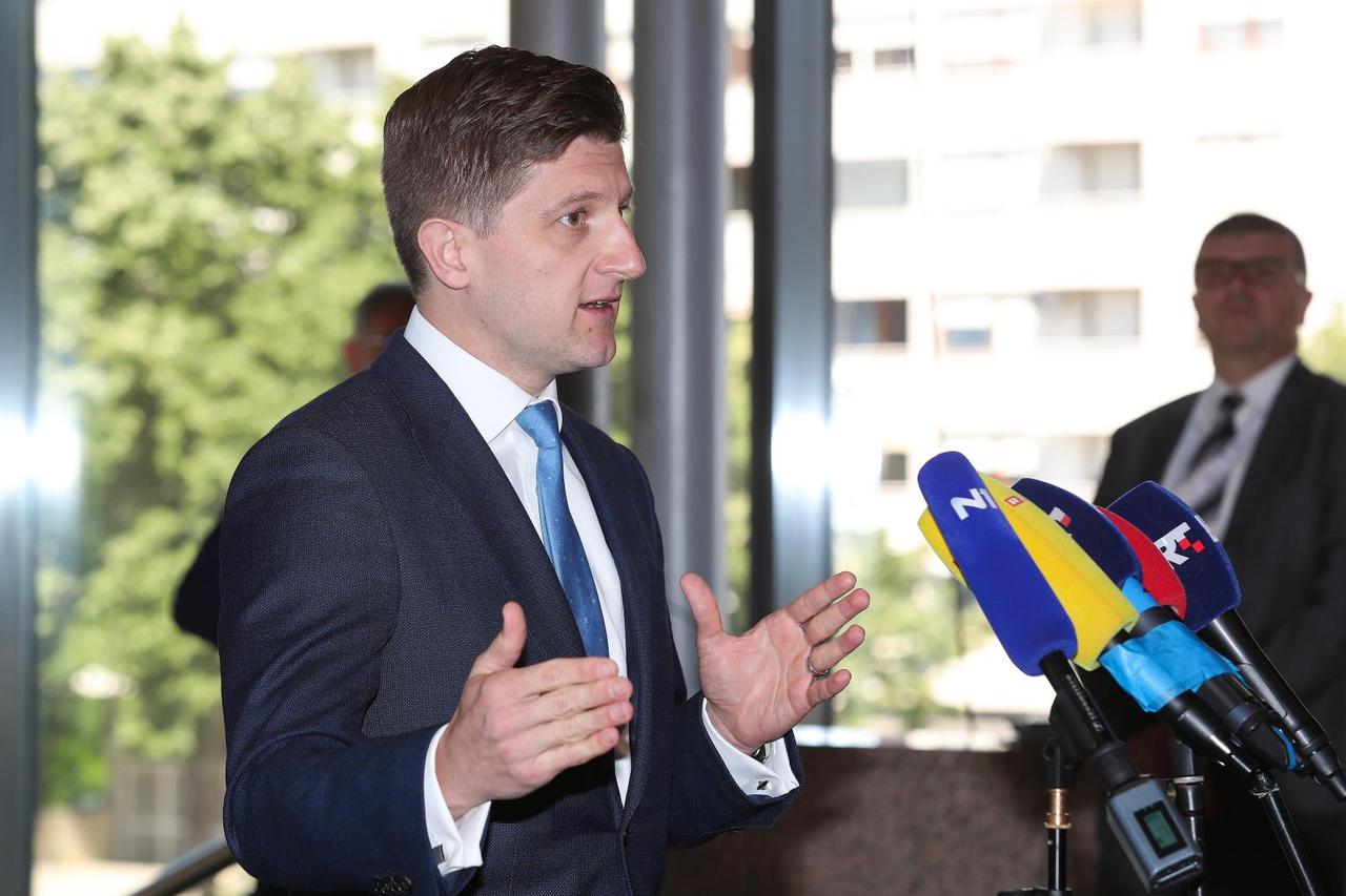 Zagreb: Ministri dolaze na sjednicu Vlade