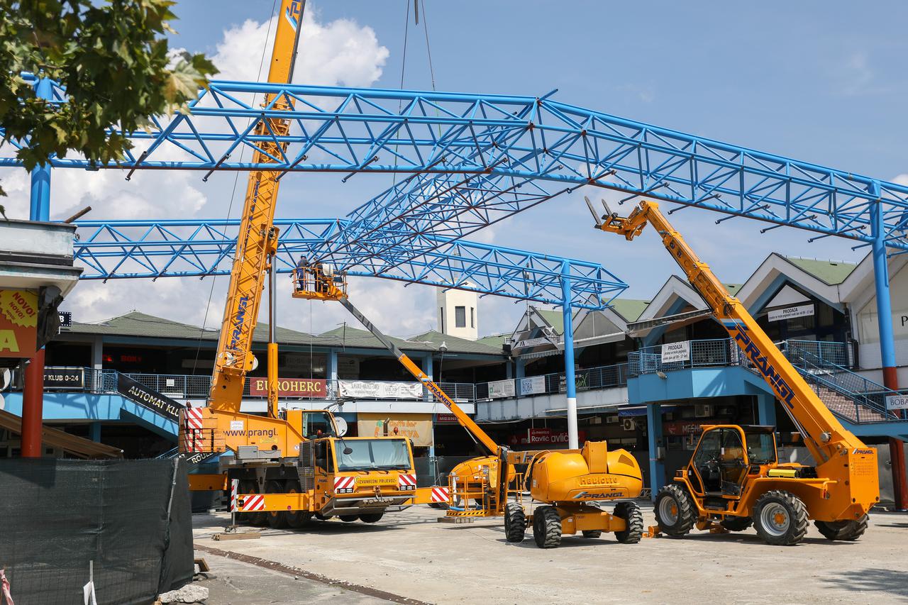 Zagreb: Započeli radovi na postavljanju krova na tržnici Špansko