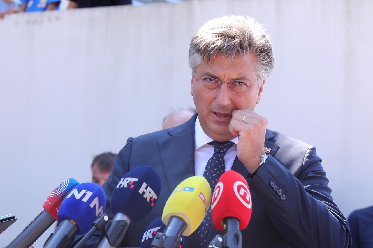 Premijer Andrej Plenković obratio se medijima u Supetru na Braču