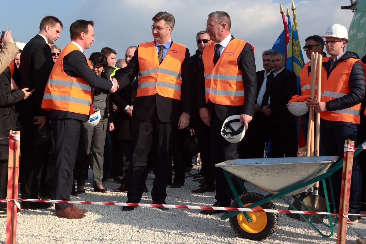 Dugopolje: Premijer Plenković položio kamen temeljac Galenskog laboratorija
