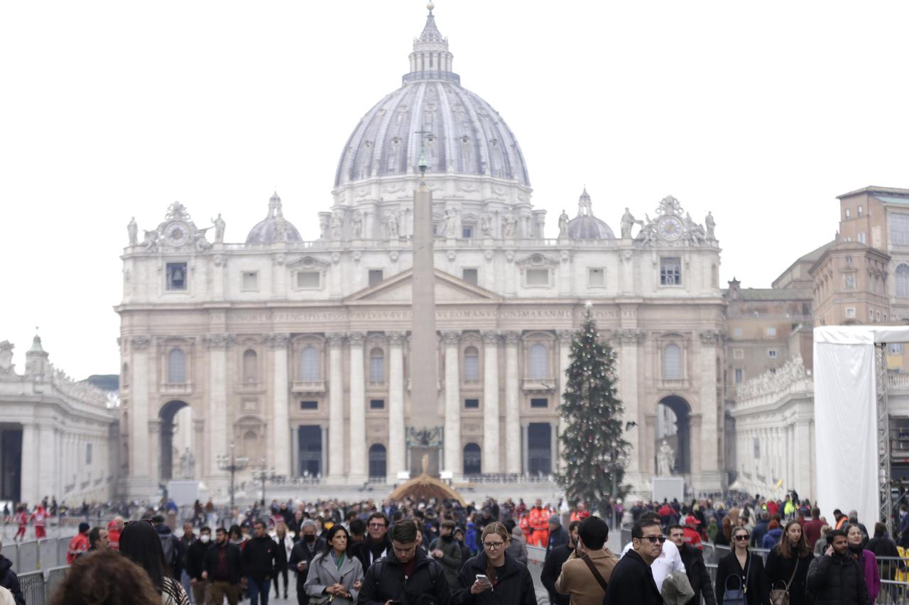 ITA, Aufbahrung des emeritierten Papstes Benedikt XVI