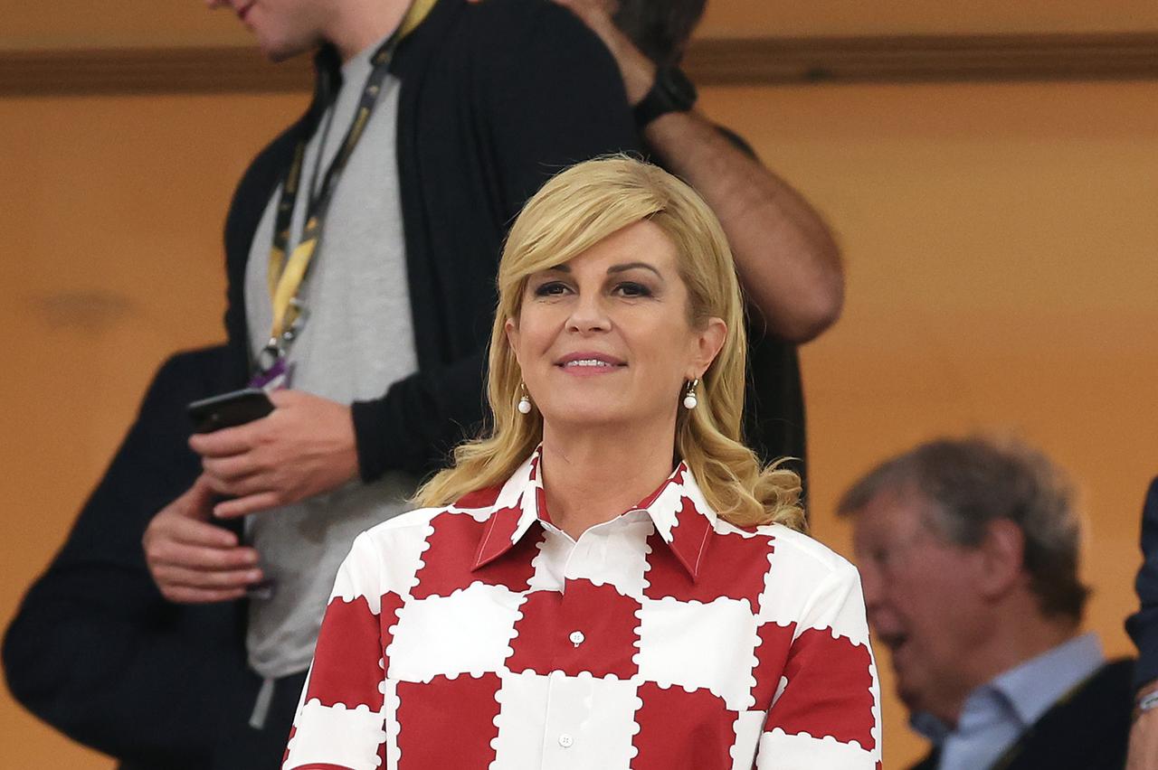 KATAR 2022 - Kolinda Grabar Kitarović u  Louis Vuitton košulji sa šahovnicom na utakmici Brazila i Švicarske