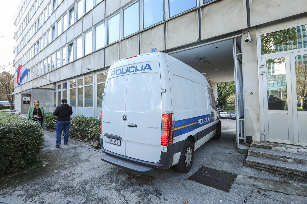 Zagreb: Policija dovodi osumnjičene na saslušanje u Ured europskog tužitelja