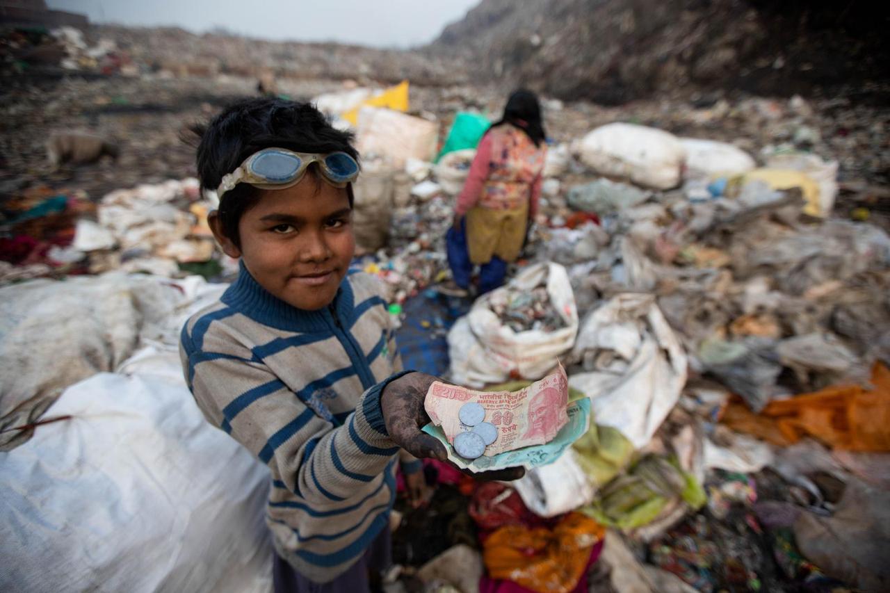 Djeca u Indiji u potrazi za otpadom koji se može reciklirat