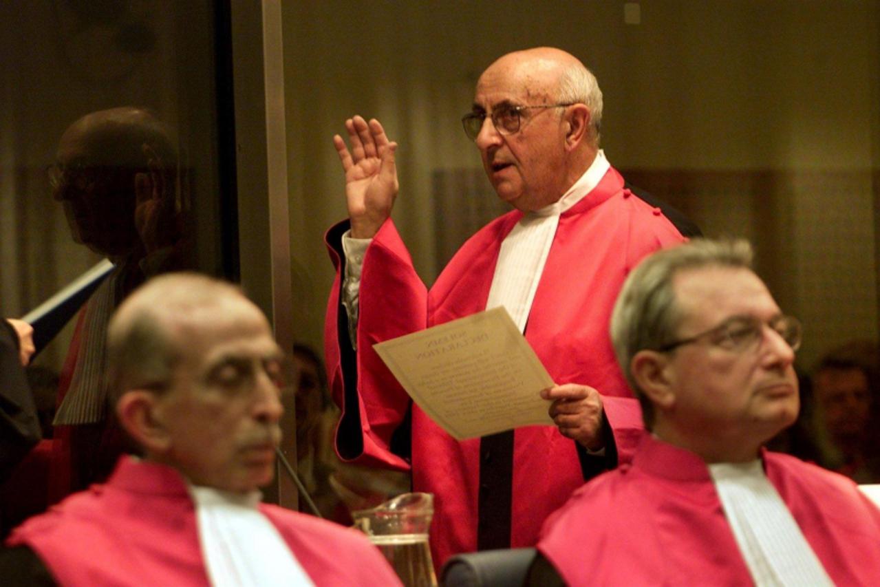 'American judge Theodor Meron is sworn in 22 November 2001 as a judge by the United Nations international war crimes tribunal in The Hague as Egyptian judge Mohamed Amin Abbassie Elmahdi (L) and Malte