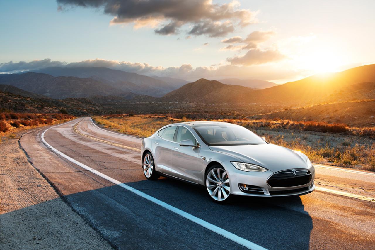 Tesla Model S (1)
