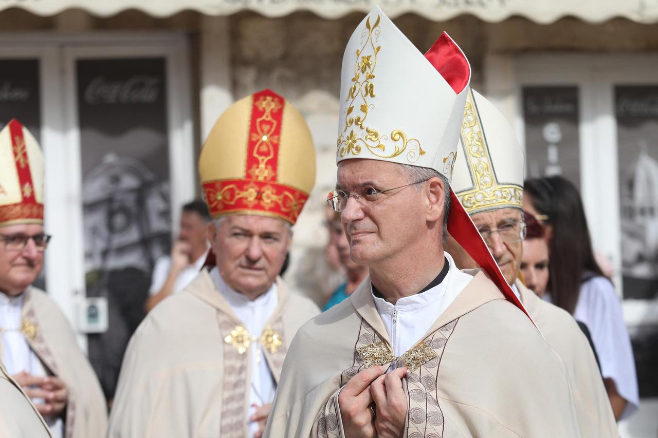 Hrvatski biskupi na proslavi blagdana sv Mihovila u Šibeniku