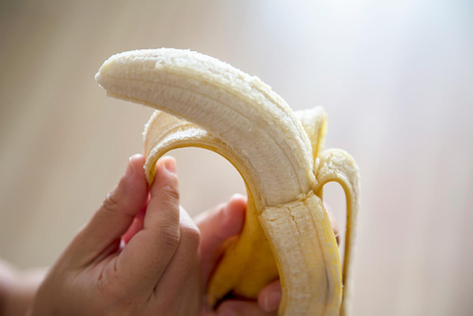 Sadrže vlakna, ali i obiluju kalijem, vitaminima A i B6, a nazivaju se floemi. Riječ je o provodnim tkivima koja opskrbljuju bananu nutrijentima. 