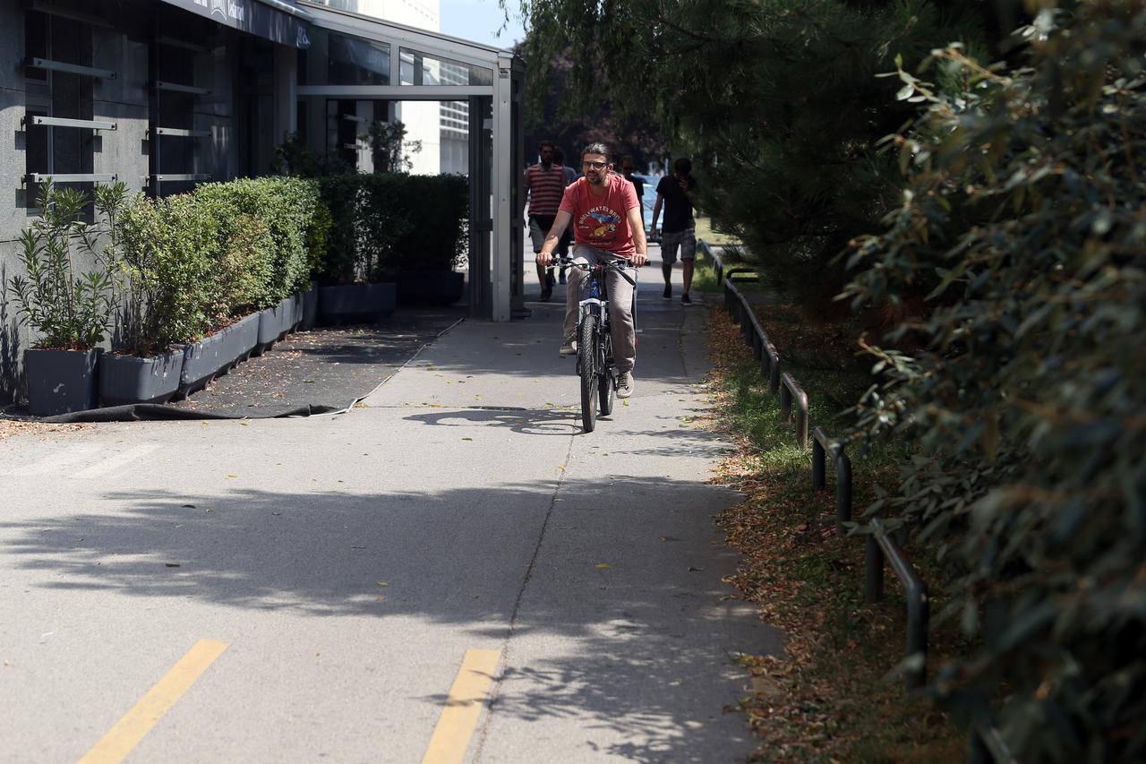 Biciklistička staza u Ulici grada Vukovara