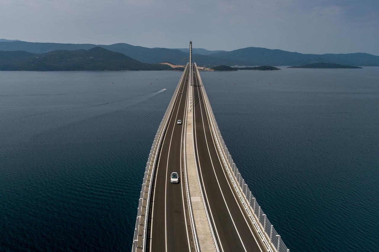 Pogled iz zraka na Pelješki most koji je pušten u promet