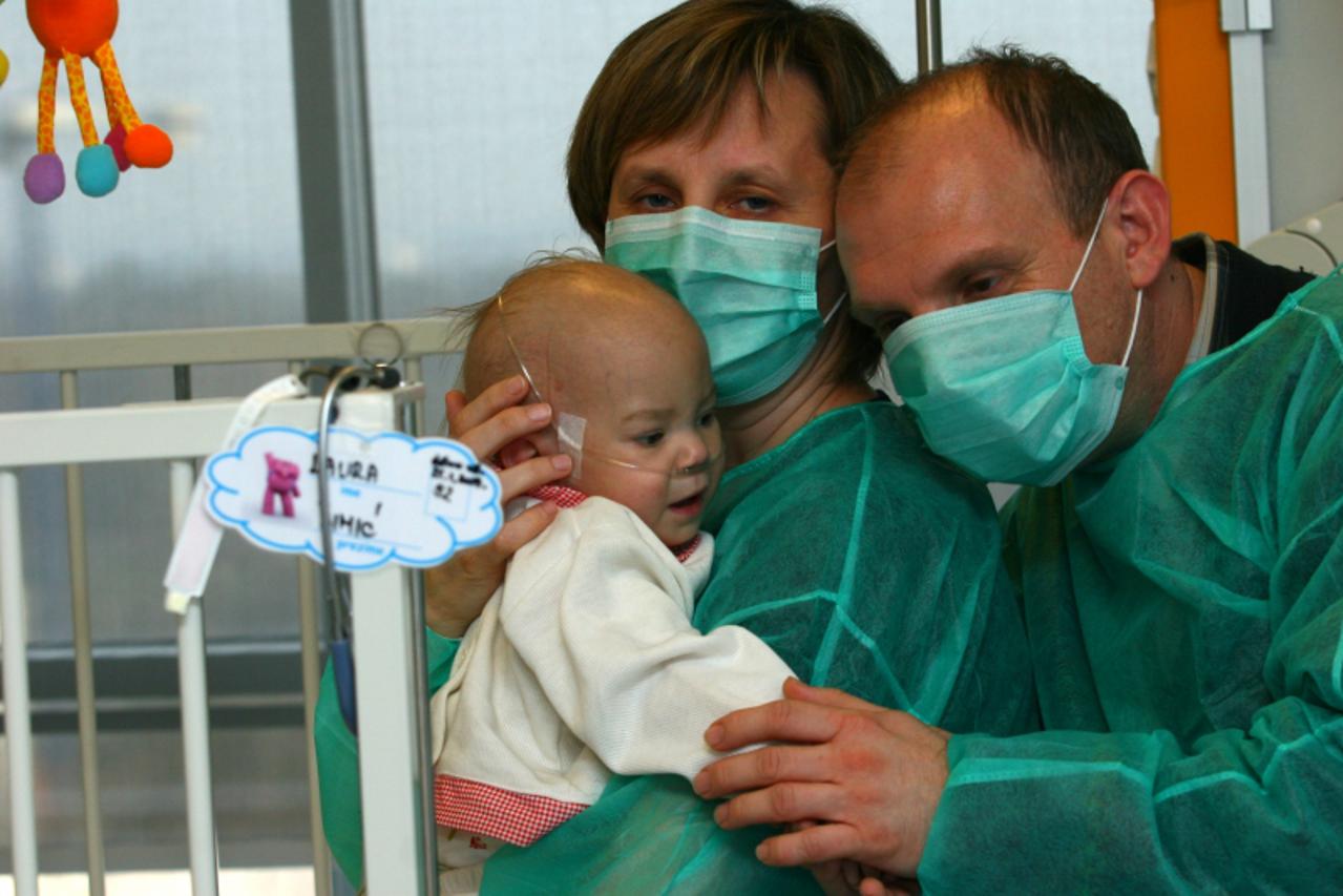 \'25.01.2009., Zagreb - Laura Simic, beba lijecena na pedijatrijskom odjelu KBC Rebro.  Photo: Zarko Basic/PIXSELLELL\'