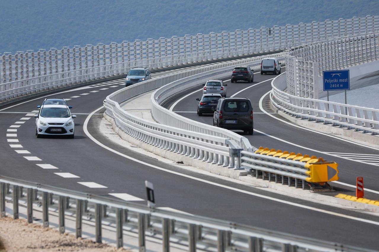 Pelješkim mostom prešlo je već više od 2000  vozila