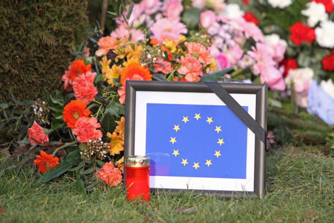european union,europska unija,gospodarska kriza,zastava eu