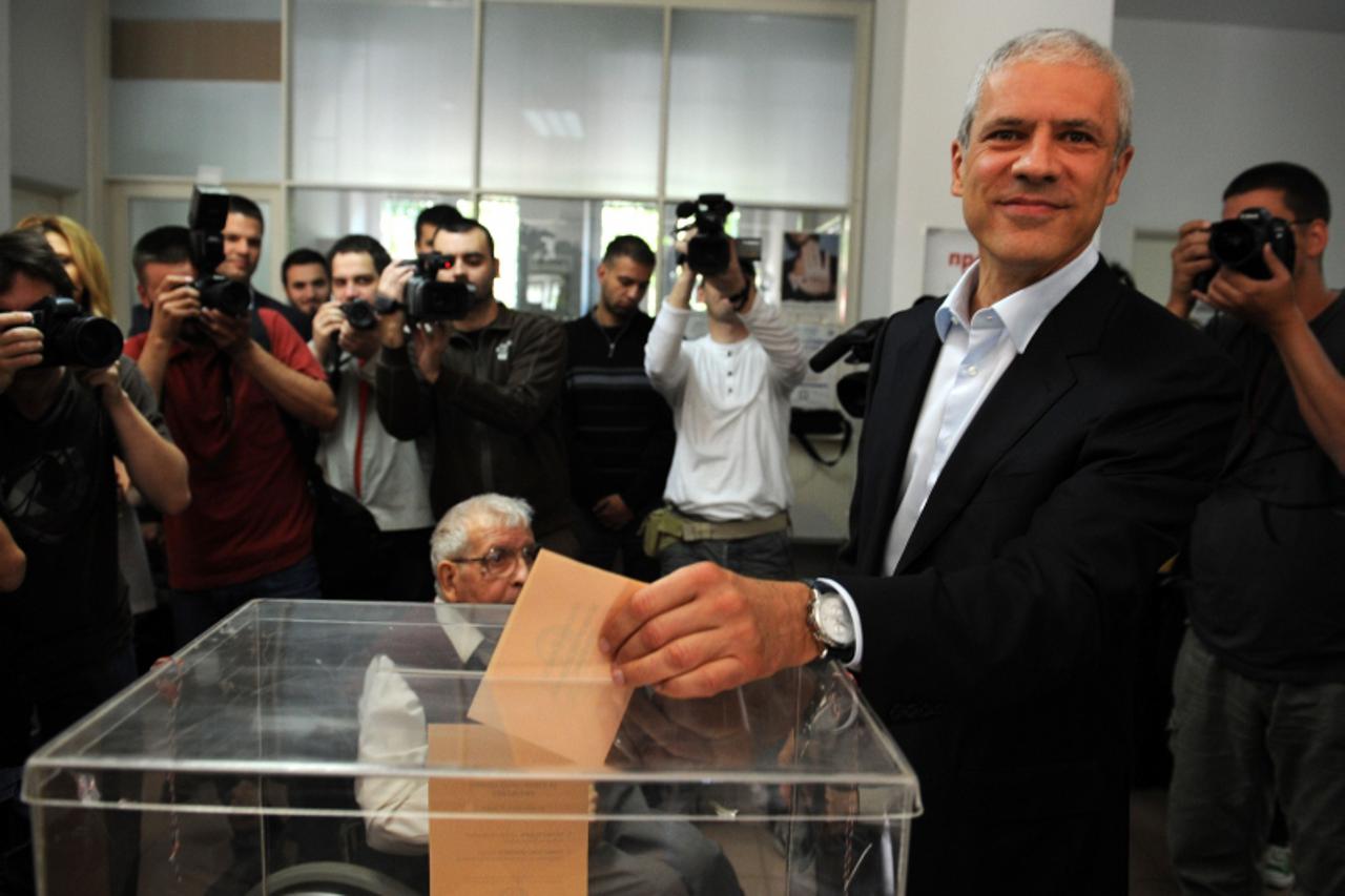 \'Serbian incumbent President Boris Tadic and leader of the Democratic Party casts his ballot at a polling station in Belgrade on May 20, 2012. Serbians vote for a new president in a run-off with Tadi