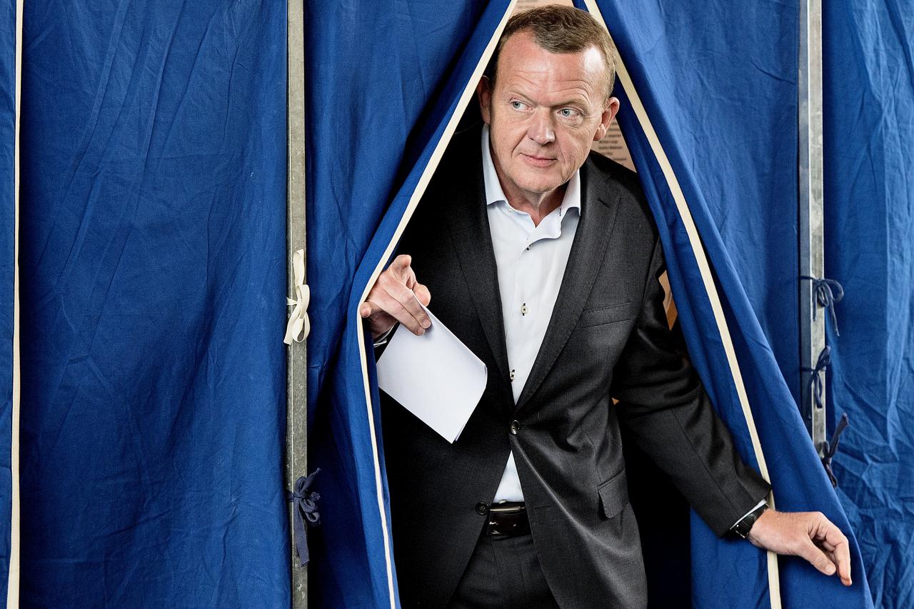 Leader of opposition party Venstre, Lars Loekke Rasmussen, casts his vote during general election, at Nyboder school in Copenhagen, Denmark June 18, 2015. Rasmussen offered on Friday to try to form a center-right government after voters ditched the ruling