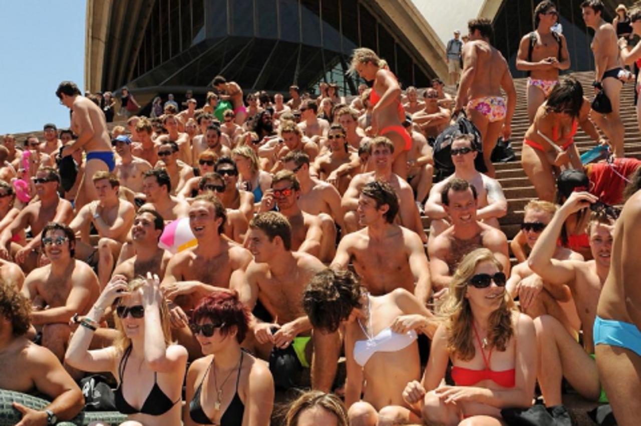 Badići ispred Opere u Sydneyu