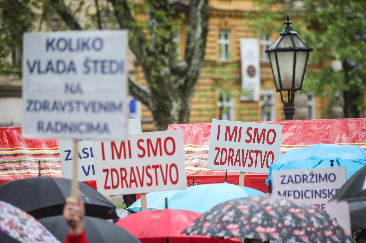 Zagreb: Prosvjed medicinskih sestara, tehničara i nemedicinskog osoblja na Zrinjevcu