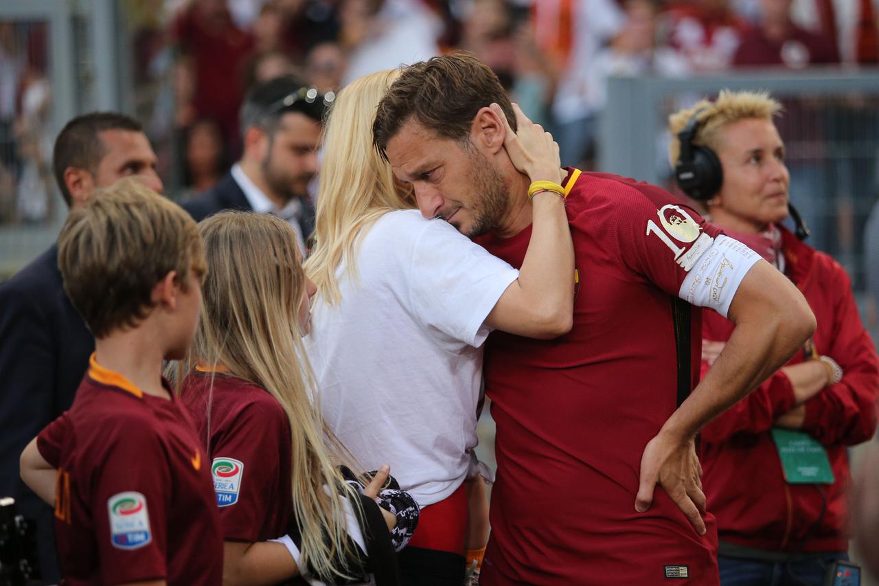 Archive, Francesco Totti and Ilary Blasi, love at the end of the line? According to Dagospia tonight the couple will announce the separation
