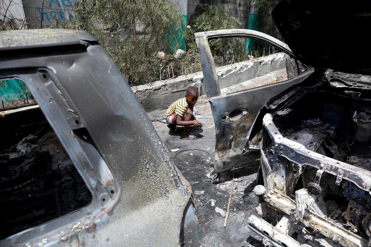 Gunmen assassinate Haitian president at his home, in Port-au-Prince
