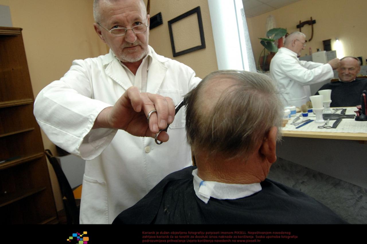 \'09.05.2012., Prelog - Stanko Mucic, brijac iz Preloga govori o izumiranju brijackog zanata. Photo: Vjeran Zganec-Rogulja/PIXSELL\'