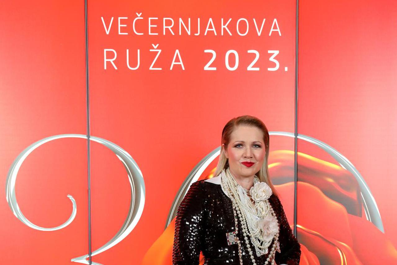 Zagreb: Dolazak uzvanika na dodjelu medijske nagrade "Večernjakova ruža"