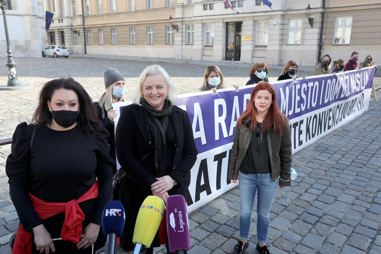 Zagreb: Članovi sindikata prosvjedovali na Trgu svetog Marka