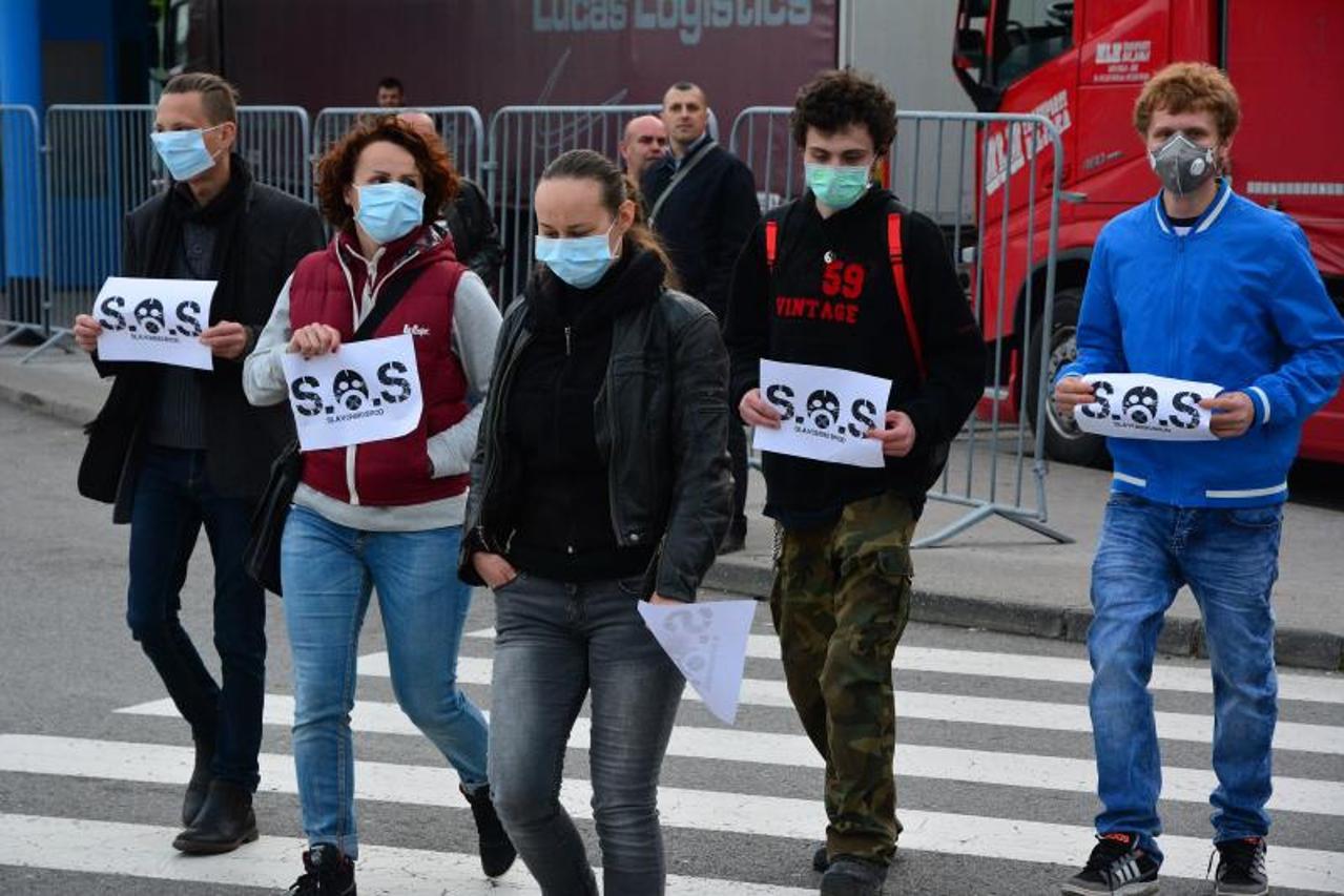 Slavonski Brod: Građani zaustavili promet prosvjedujući protiv zagađenja zraka