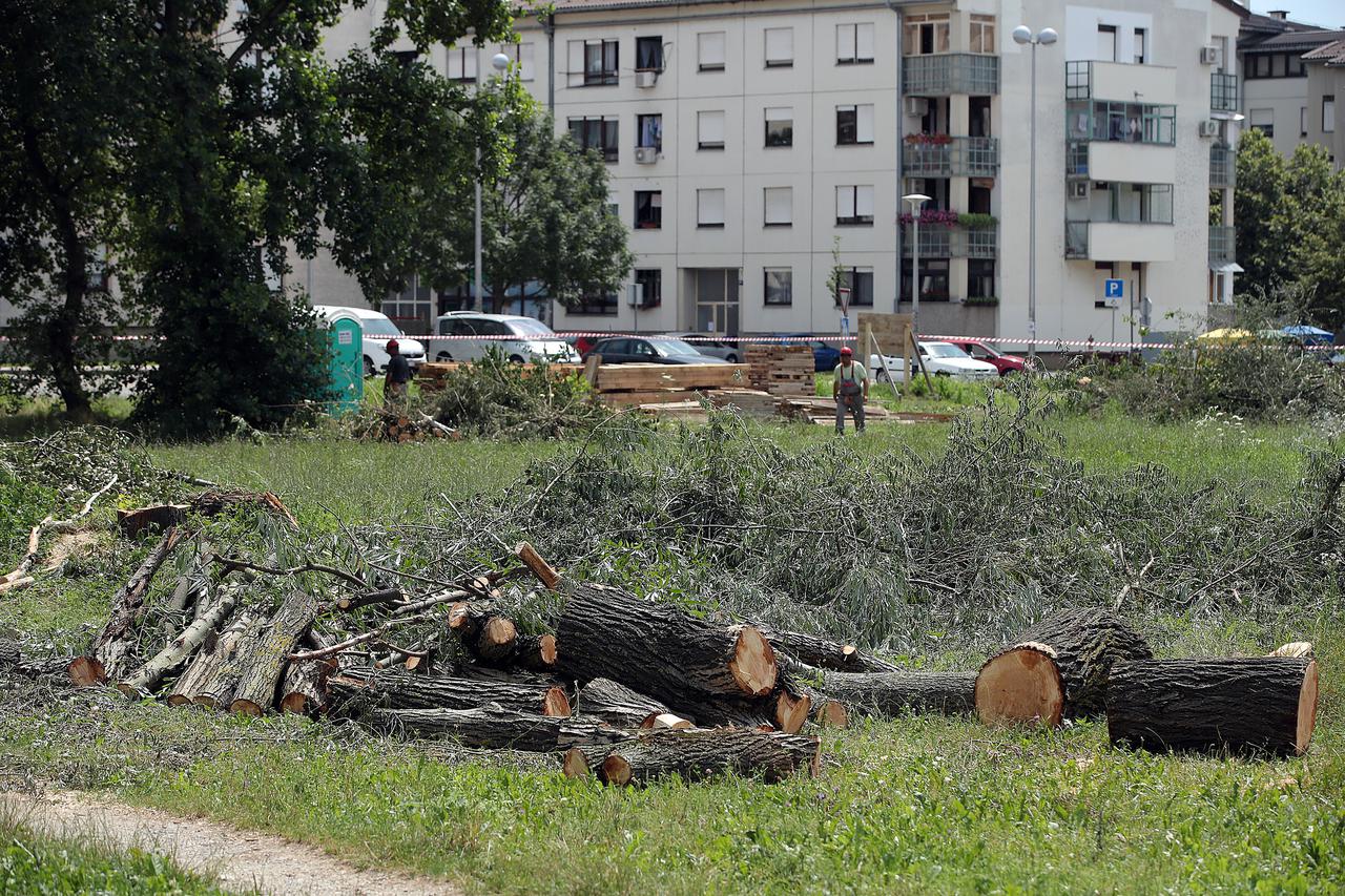 Zbog izgradnje dječjeg vrtića na Vrbanima radnici posjekli stabla KATEGORIJE