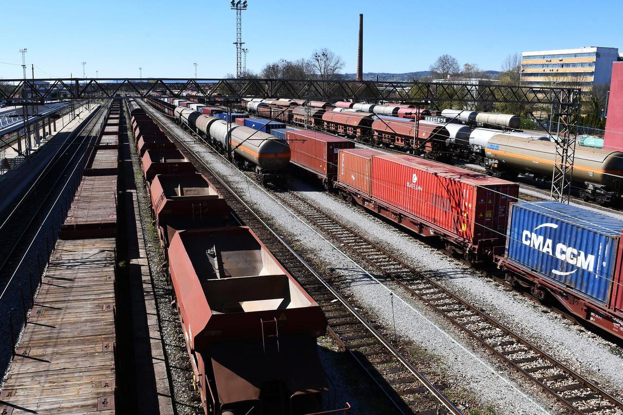 Teretni vagoni na željezničkom kolodvoru Slavonski Brod