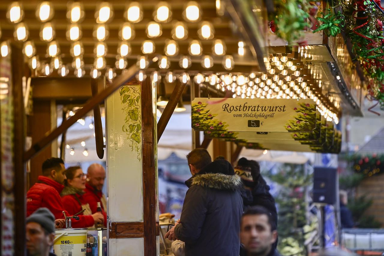 Frankfurt: Cijene pića i hrane na adventu manje nego na Zagreb adventu