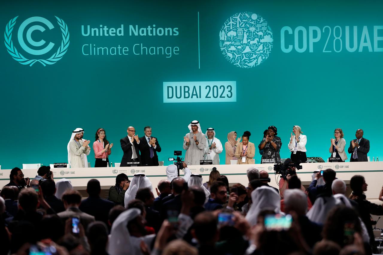 (COP28)Xinhua Headlines: UAE Consensus on global stocktake to guide future climate efforts
