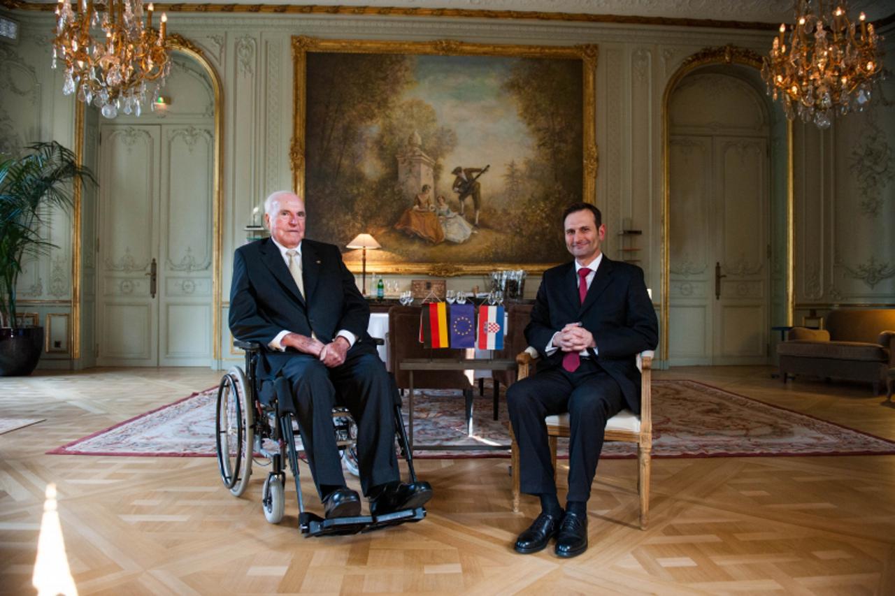 'Berlin,27.6.2013. Bundeskanzler Dr. Helmut Kohl  trifft den Botschafter von Kroatien Dr. Miro Kovac an läßlich des Beitritts von Kroatien zur EU.Foto:Daniel Biskup'