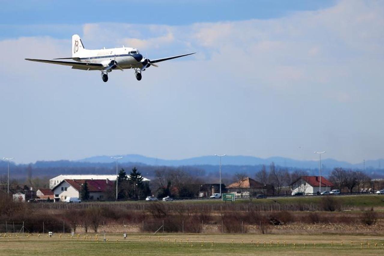 Zagreb: Kultni zrakoplov Breitling Douglas DC-3 sletio u Zračnu luku Franjo Tuđman