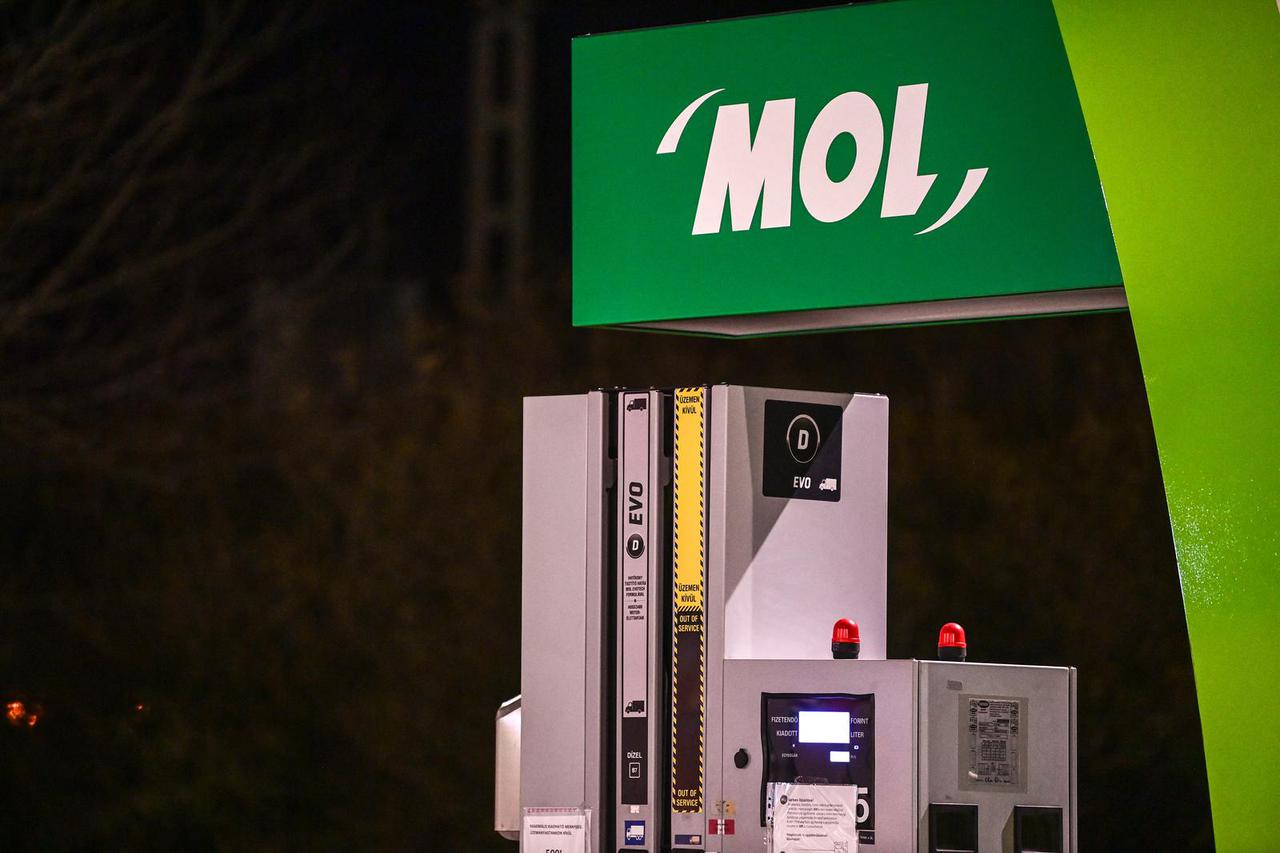 Zahony: MOL benzinska pumpa