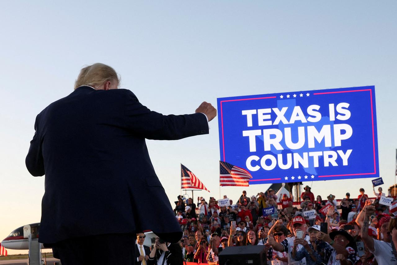 FILE PHOTO: Former U.S. President Donald Trump holds a campaign rally in Waco, Texas