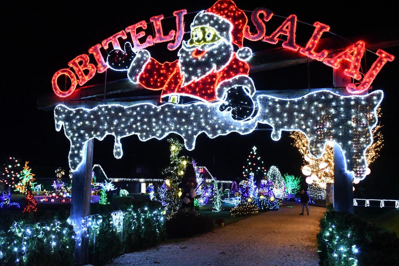 Božićna priča obitelji Salaj ove godine sjaji s pet milijuna lampica