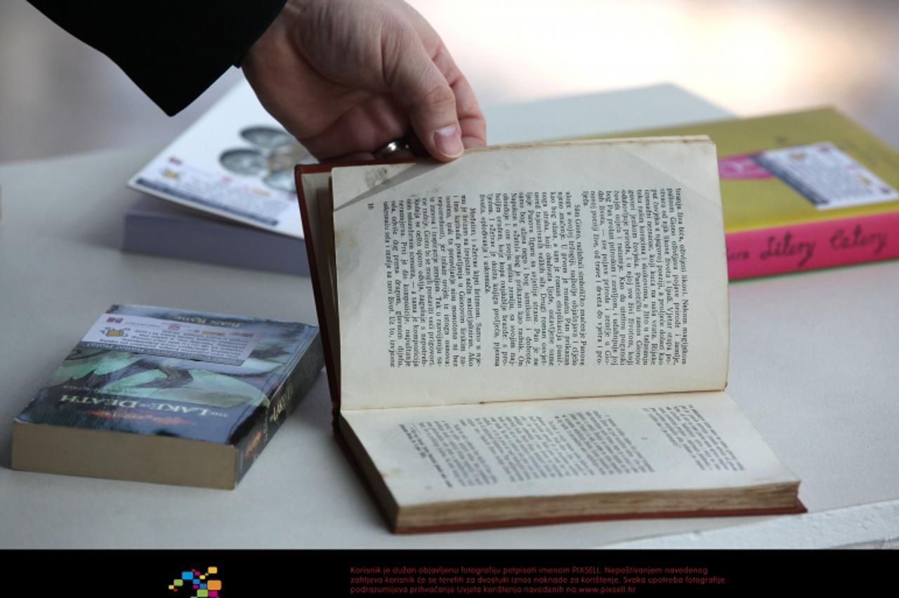 '19.04.2011.NSB, Zagreb -  Akcija Book crossing, razmjena i dijeljenje knjiga  Photo: Patrik Macek/PIXSELL'