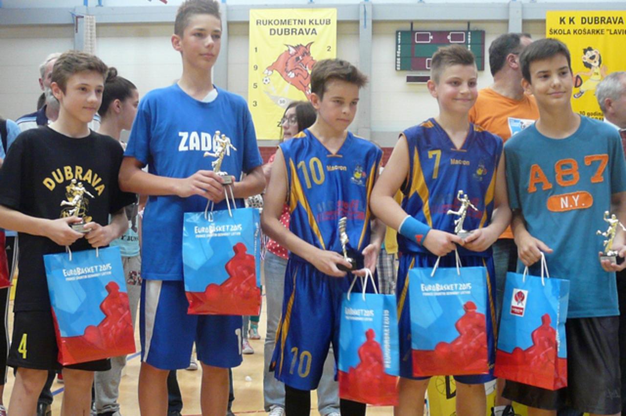 Mladi košarkaši