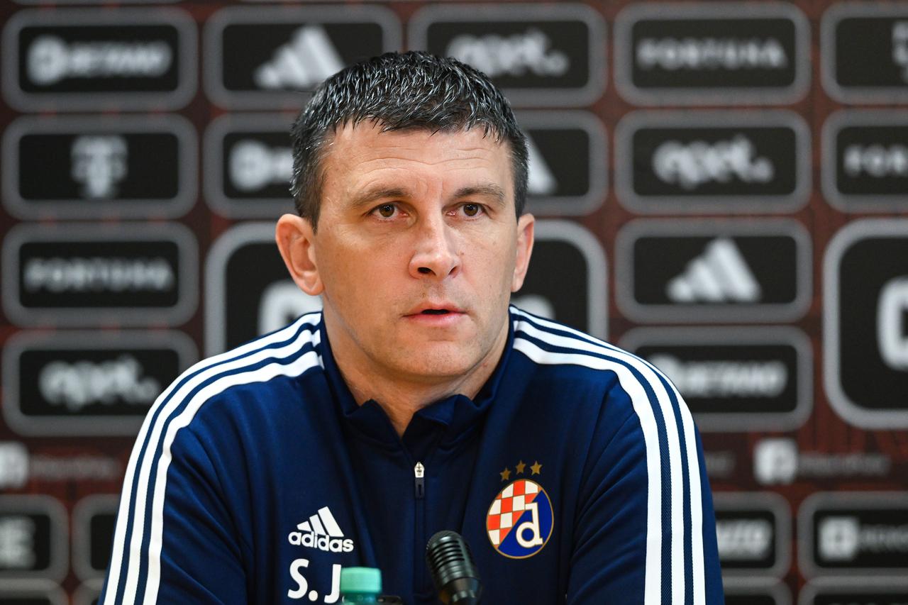 Prag: Trener Dinama Sergej Jakirović održao konferenciju za medije uoči utakmice protiv Sparte Prag