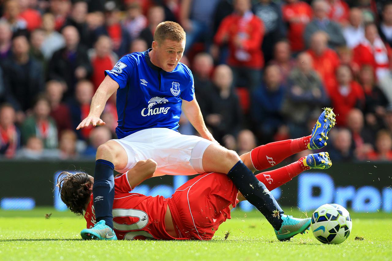 Soccer - Barclays Premier League - Liverpool v Everton - AnfieldEverton's James McCarthy (right) and Liverpool's Lazar Markovic battle for the ball during the Barclays Premier League match at Anfield, Liverpool.Peter Byrne Photo: Press Association/PIXSELL