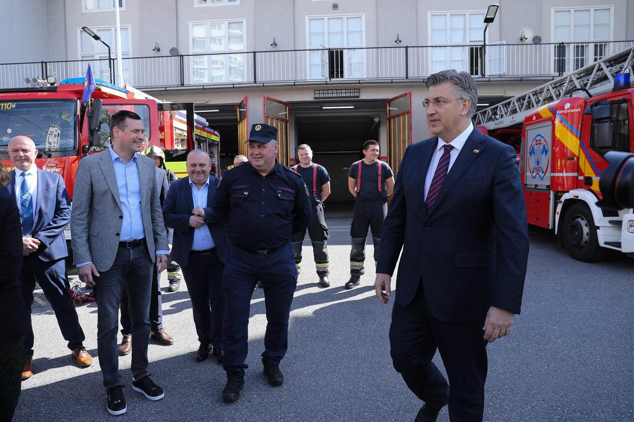 Premijer Plenković posjetio je Javnu vatrogasnu postrojbu Grada Zagreba