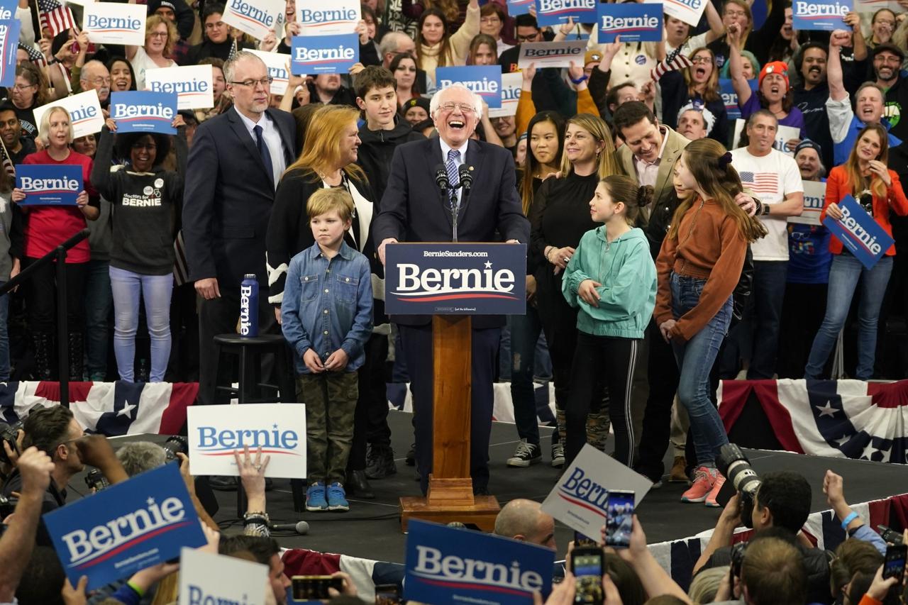 Sanders slavi pobjedu s obitelji, oduševljeni su i aktivisti u njegovoj kampanji