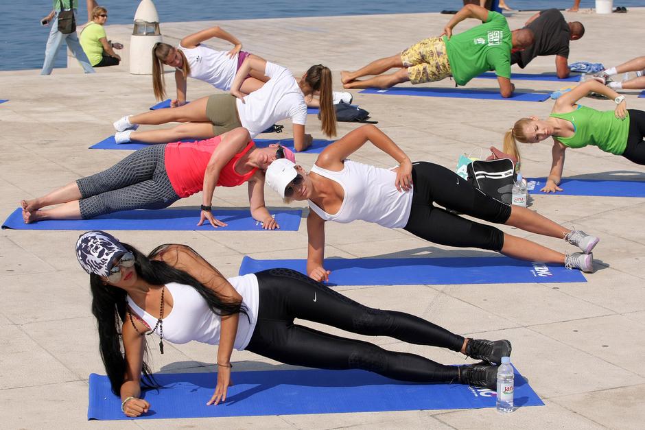 25.07.2013., Zadar - Pod vodstvom Kinezioloskog fakulteta u Zagrebu jutros je na rivi organiziran sportski trening pod nazivom 